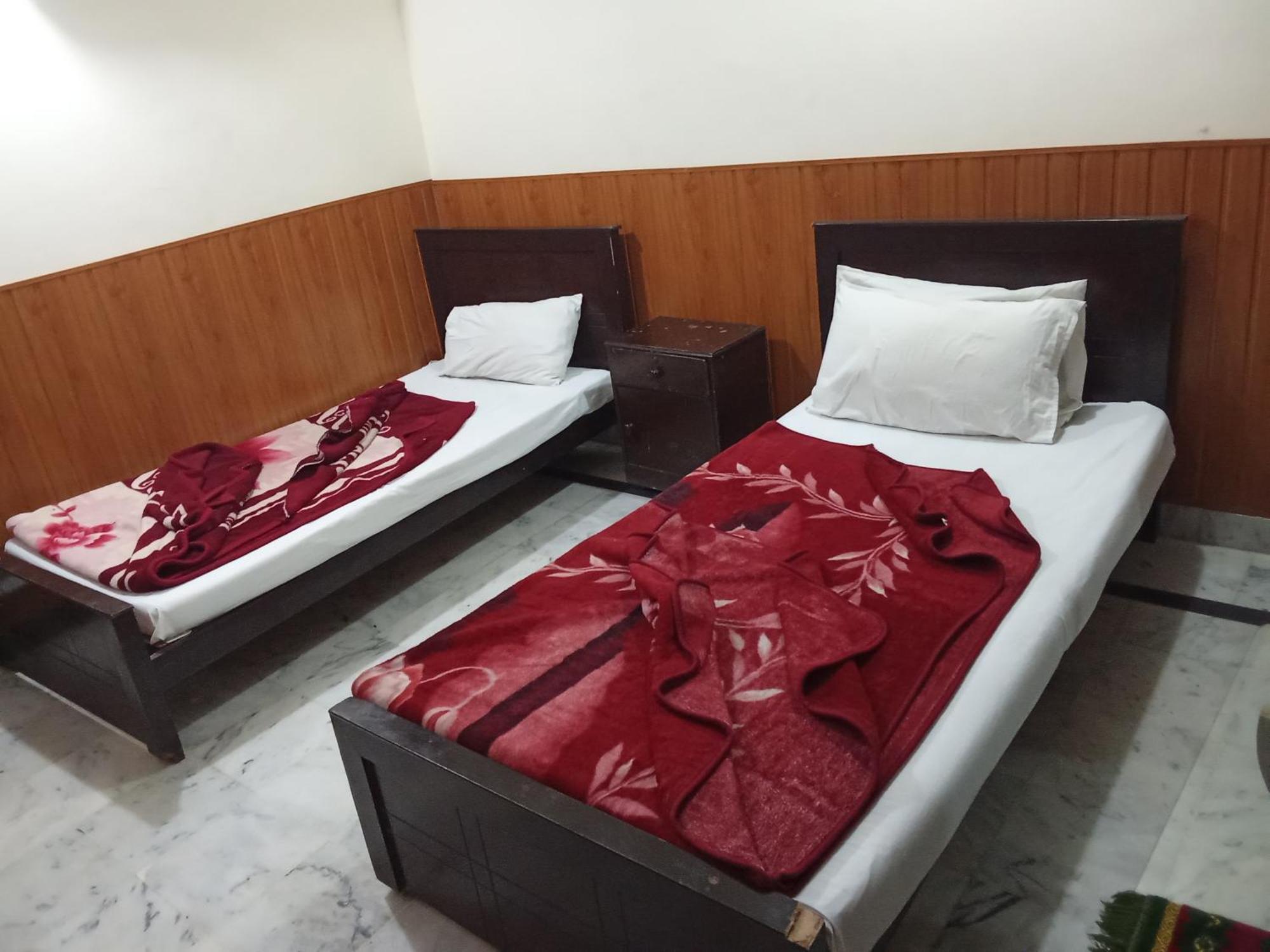 רוואלפינדי Hotel Khursheed Palace מראה חיצוני תמונה
