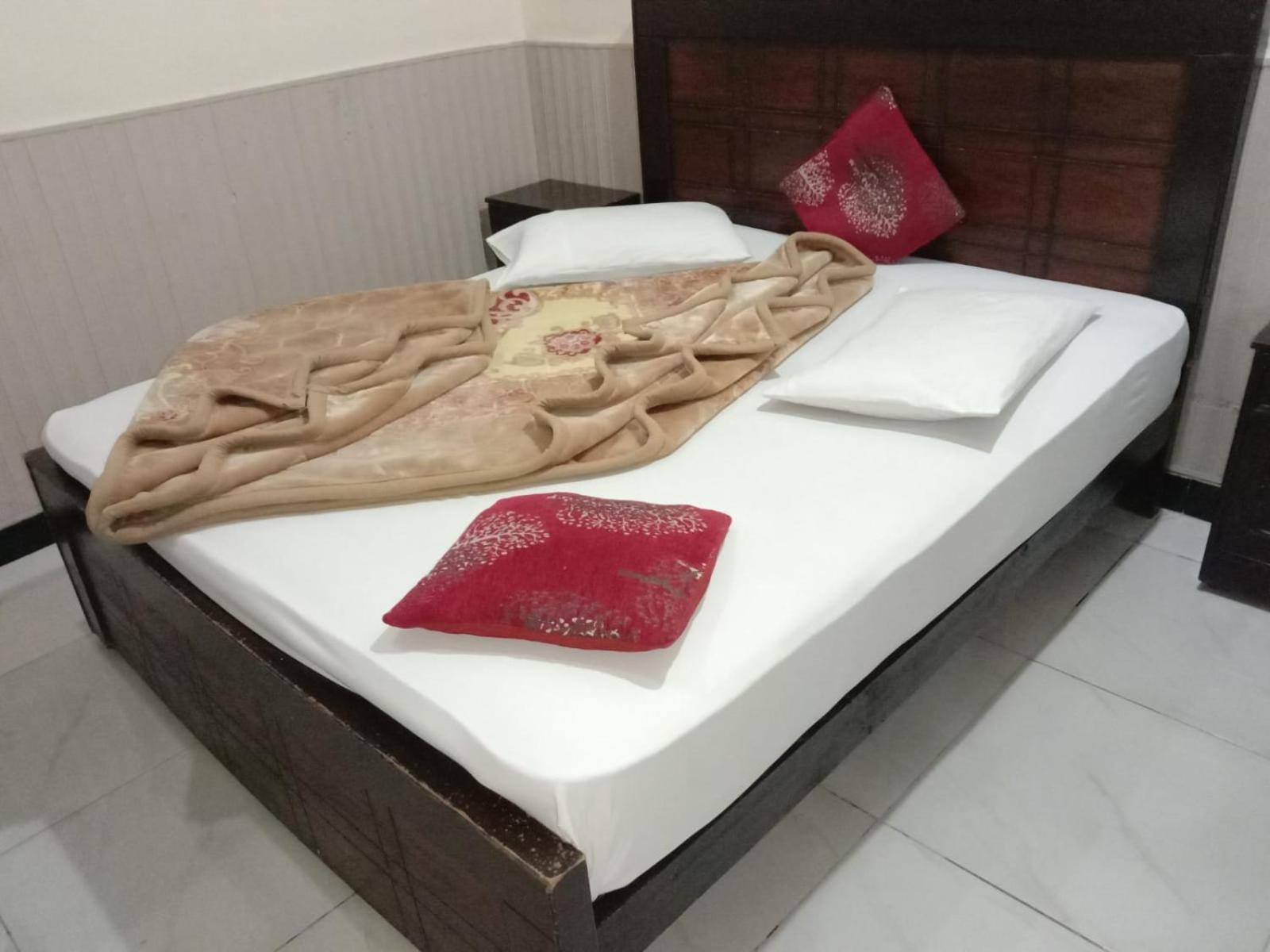 רוואלפינדי Hotel Khursheed Palace מראה חיצוני תמונה