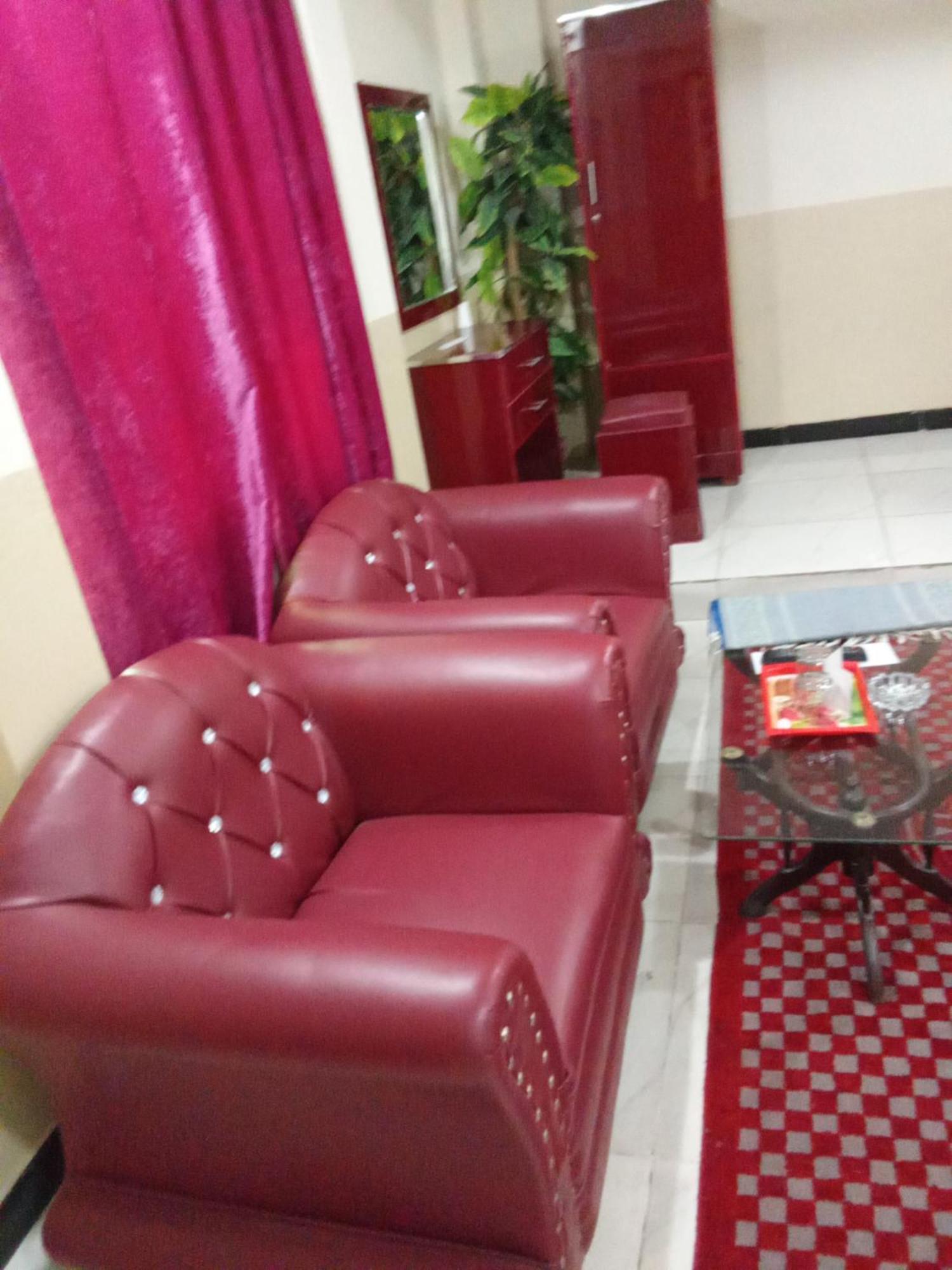 רוואלפינדי Hotel Khursheed Palace מראה חיצוני תמונה