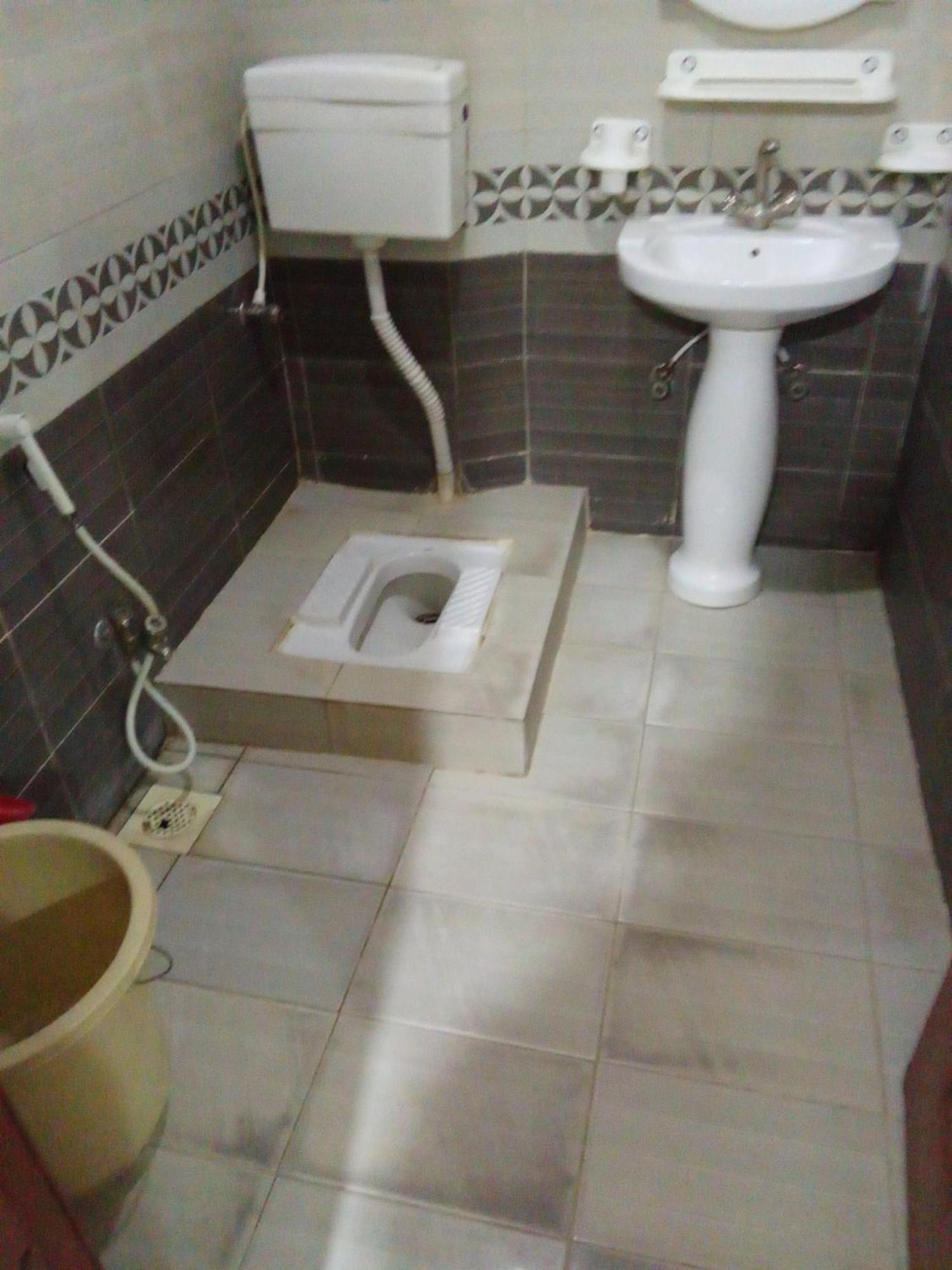 רוואלפינדי Hotel Khursheed Palace מראה חיצוני תמונה