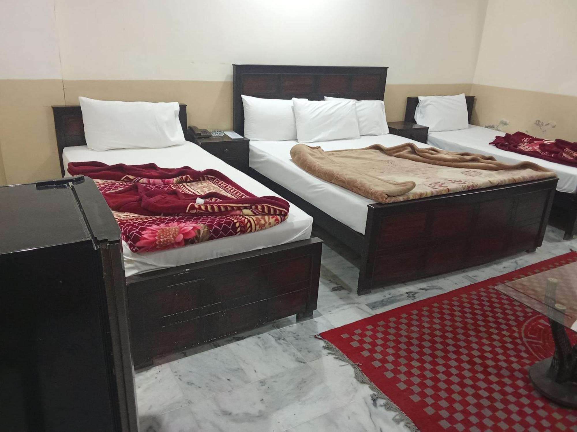 רוואלפינדי Hotel Khursheed Palace מראה חיצוני תמונה