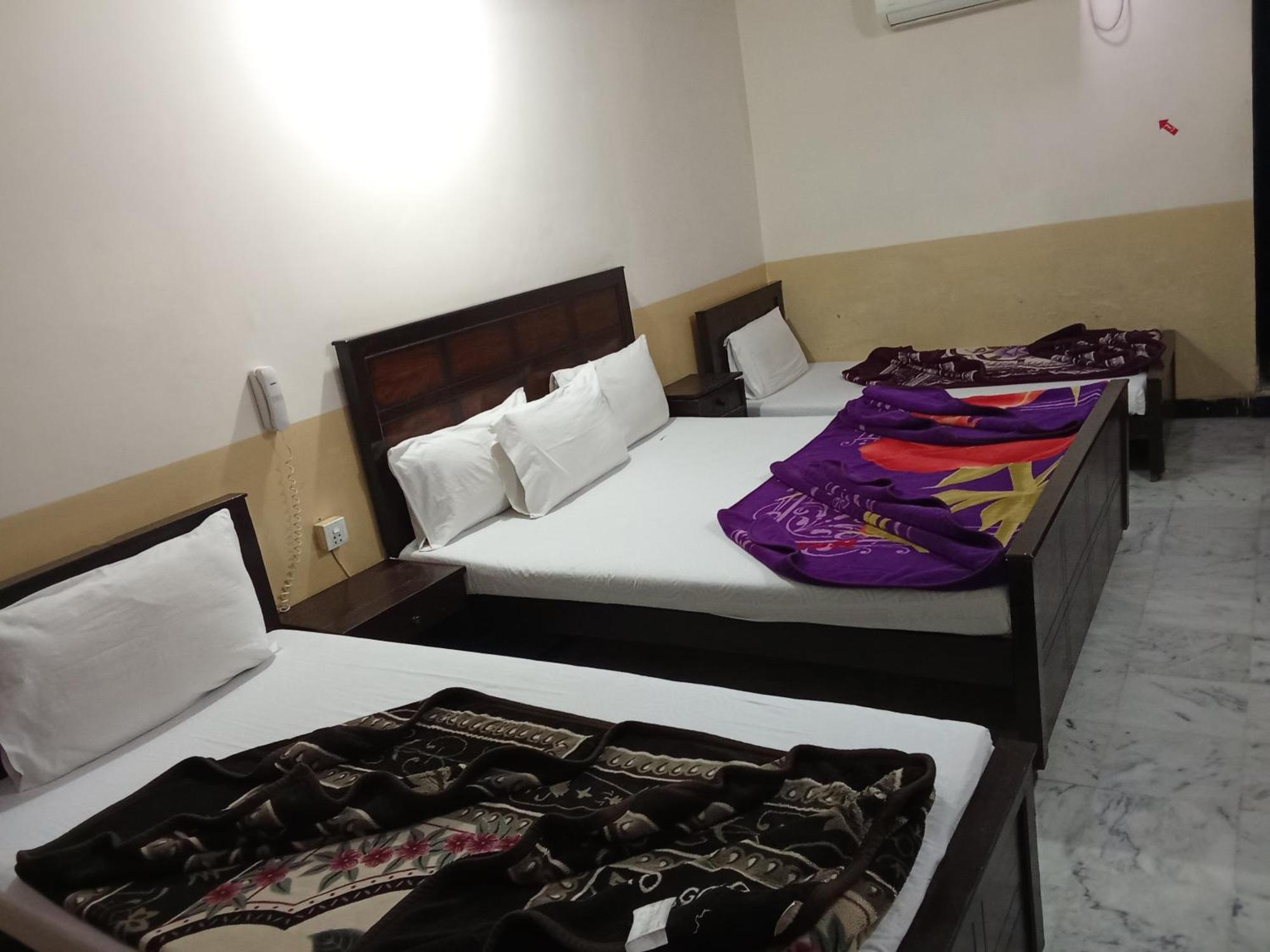 רוואלפינדי Hotel Khursheed Palace מראה חיצוני תמונה