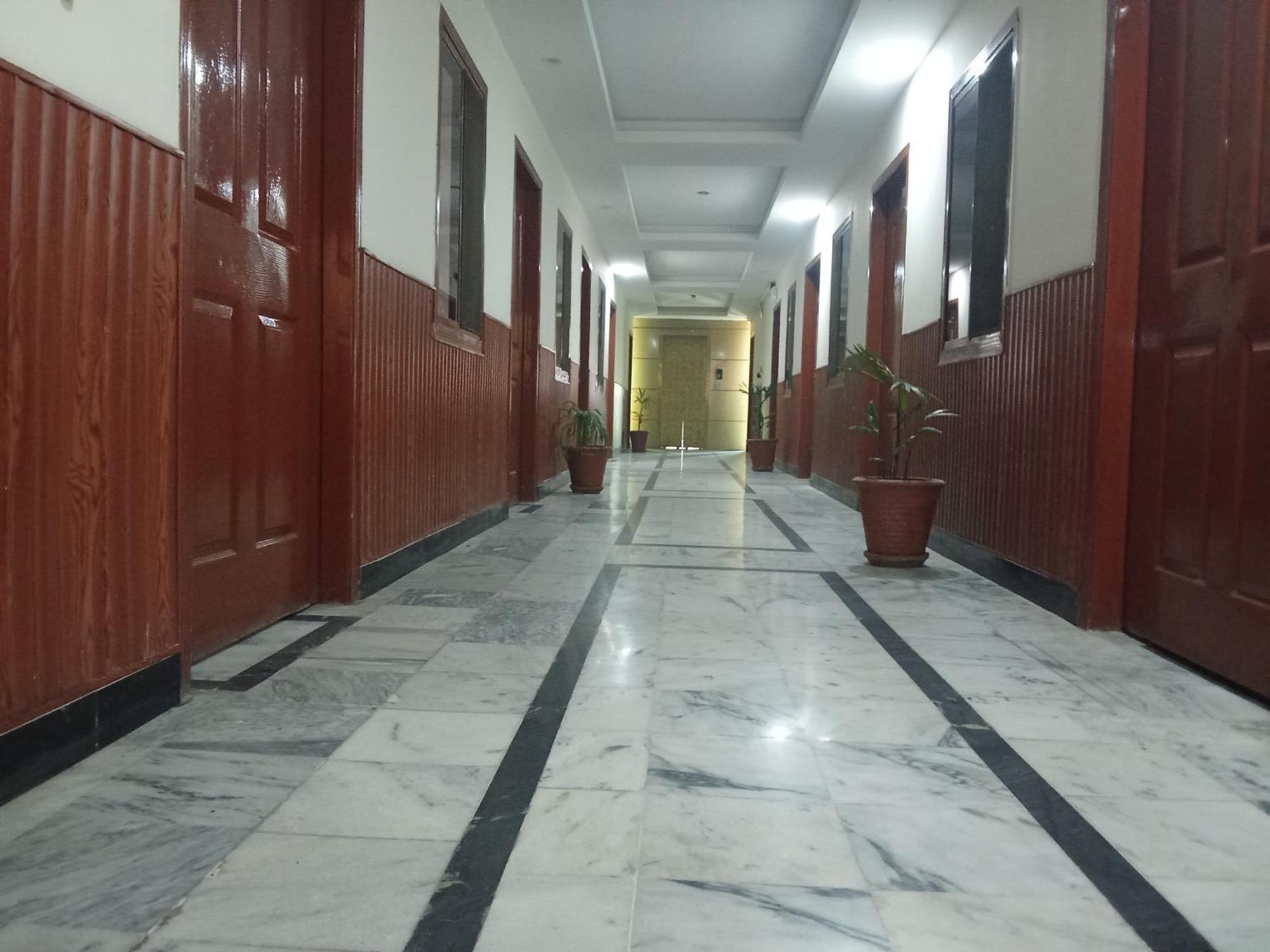רוואלפינדי Hotel Khursheed Palace מראה חיצוני תמונה