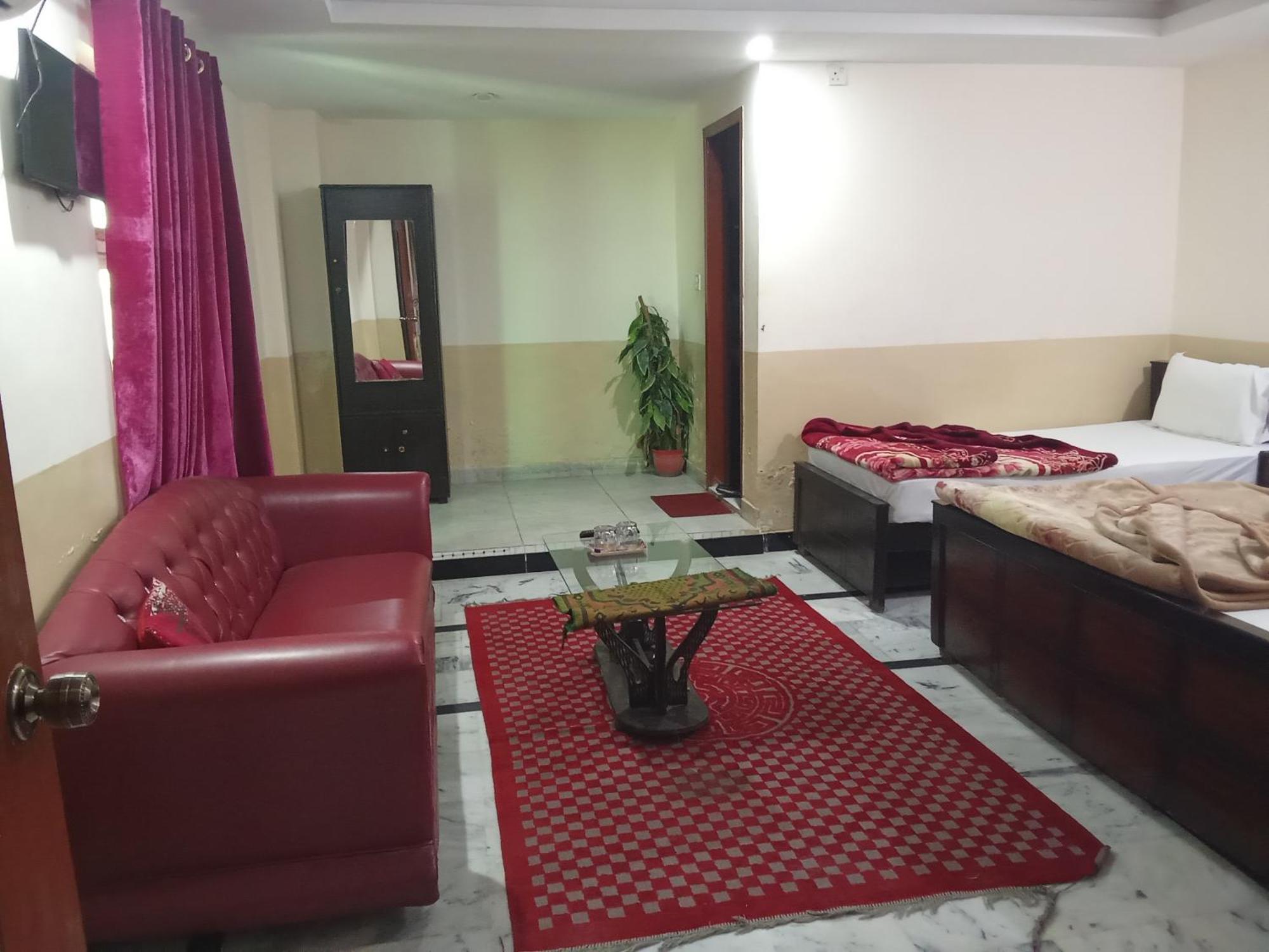 רוואלפינדי Hotel Khursheed Palace מראה חיצוני תמונה