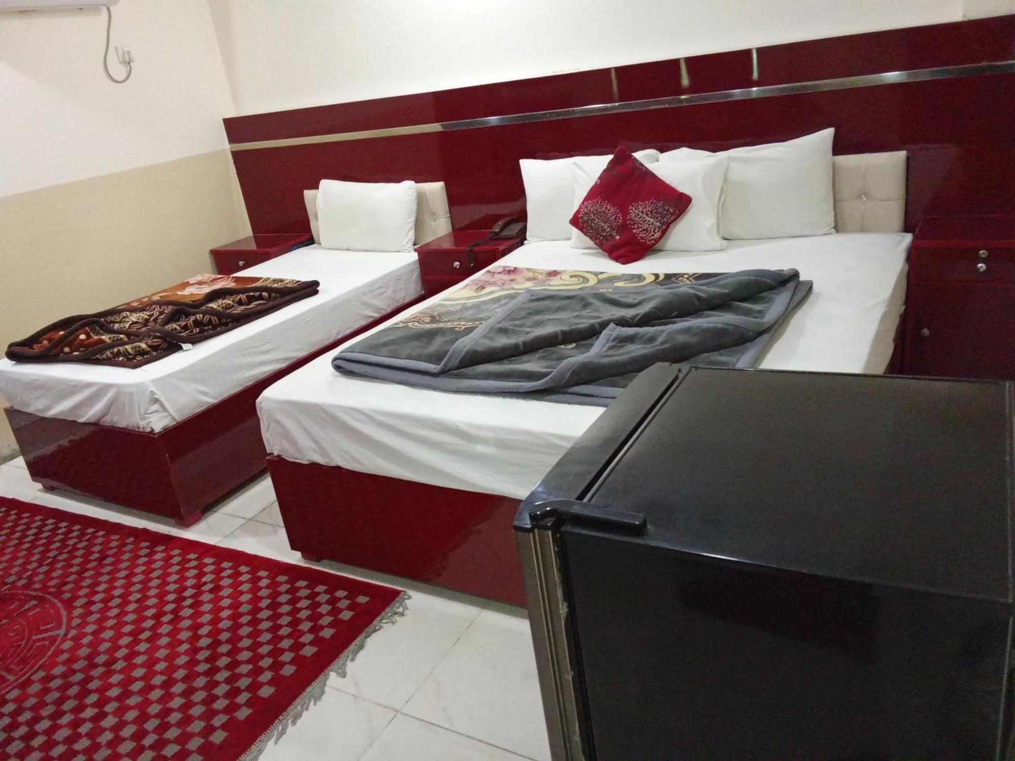 רוואלפינדי Hotel Khursheed Palace מראה חיצוני תמונה