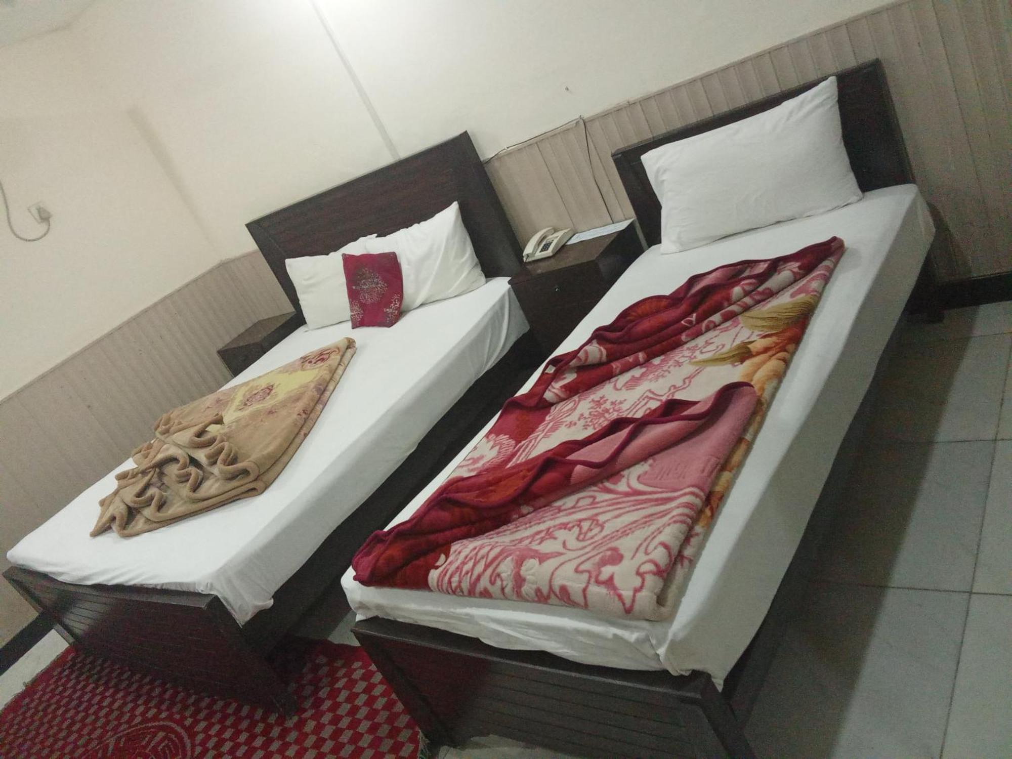 רוואלפינדי Hotel Khursheed Palace מראה חיצוני תמונה